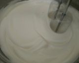 Foto langkah ke 4 dari resep Chiffon Belang Putih Telur.
