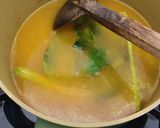 Foto langkah ke 2 dari resep Sup Kuning Ikan Dory Fillet.