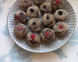 A picture of step 3 of Makhana Chocolate laddu.