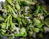 A picture of step 1 of Kathiyawadi Kaju Lehsan Sabji.