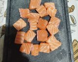 Foto del passaggio 1 della ricetta Zuppa cremosa "alla scandinava" di patate & porri con salmone e finocchietto