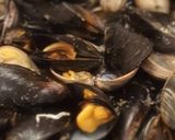 A picture of step 1 of Spaghetti with Shellfish and a Creamy Sauce.