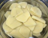 Gambar langkah 1 resipi Ikan Sardin Masak Sambal dengan Ubi Kentang.
