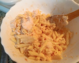 Foto del paso 4 de la receta: Ensalada de pasta con merluza y queso batido