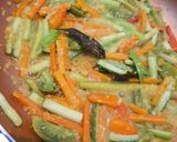 Foto langkah ke 4 dari resep Acar Timun Wortel Bumbu Kuning.