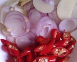 Foto langkah ke 2 dari resep Pare tumis pelangi.