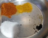 A picture of step 4 of Palak Gajar ki bhujiya.