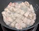 รูปขั้นตอนการทำที่ 1 ของ หมูสามชั้นผัดพริกแกง