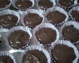 Foto langkah ke 6 dari resep Cupcake Coklat Lembut.