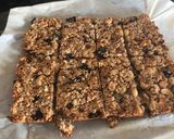 A picture of step 3 of Oatmeal’s granola bars.