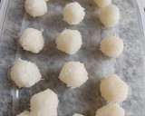 Foto del paso 3 de la receta: Bombones de coco y chocolate