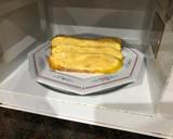 Foto del paso 5 de la receta: Bocadillo de tortilla de patatas con pimiento y cebolla