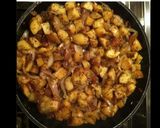 Une image de l'étape 4 de Pommes de terre sautées aux oignons et herbes de Provence.