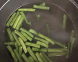 A picture of step 5 of Warm salad: squash, green beans and rocket.
