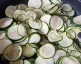 Une image de l'étape 1 de Petit gratin de courgettes au tartare.