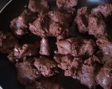 Foto del paso 3 de la receta Empanada de morcilla, pera y piñones