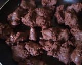 Foto del paso 3 de la receta: Empanada de morcilla, pera y piñones