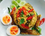 รูปขั้นตอนการทำที่ 2 ของ ข้าวผัดเขียวหวานไก่ ปลาสลิด ไข่ต้ม