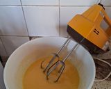 Foto del paso 1 de la receta: Bizcochuelo húmedo con sabor a flan🍮