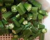 A picture of step 1 of Vendakkai puli kuzhambu/ bhindi stew.