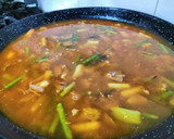 Foto del paso 4 de la receta: Arroz con carrillada, ajos tiernos y espárragos trigueros