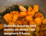 Foto del passaggio 3 della ricetta Busiate con tenerumi, zucca e fiori