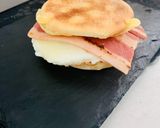 Une image de l'étape 3 de Mc Muffin bacon et œuf maison.