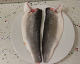 Foto del paso 1 de la receta: Lubina a la plancha y salteado de alcachofas con mango