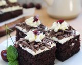 Foto langkah ke 6 dari resep Cake Potong Black Forest Satu Telur, Tanpa Emulsifier, Tanpa Mixer, Moist Banget 👌.