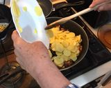 Foto del paso 3 de la receta: Patatas en caldo