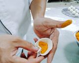 Foto langkah ke 5 dari resep Pao Telur Asin Manis.