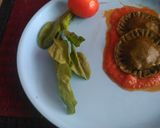 A picture of step 2 of Spinach rivoli with tomato cream sauce.