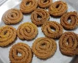 A picture of step 8 of Whole wheat chakli.