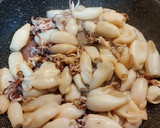Foto del paso 3 de la receta: Calamares en salsa verde