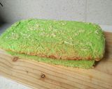 Foto langkah ke 9 dari resep Pandan Chiffon Cake.