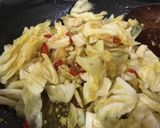 Foto langkah ke 2 dari resep Kol tumis simpel.