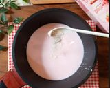 Foto langkah ke 2 dari resep Strawberry Milk Pudding.