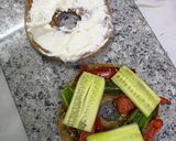 صورة لخطوة 2 من وصفة خبز البيغل او البيجل مع لبنه وبيستو وفلفل مشويbagel bread