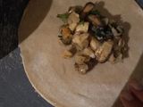 Empanada de mariscos con un toque de cilantro