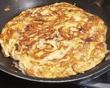 Foto del paso 4 de la receta: Omelette con jamón, tomate y albahaca