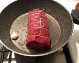 Foto del passaggio 4 della ricetta Filetto di maiale con salsa di peperoni e crema di gorgonzola