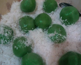 Foto langkah ke 6 dari resep Klepon Ketan Gula Merah (Kenyal No Kapur Sirih).