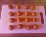 A picture of step 2 of Meatballs in sauce.