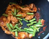 รูปขั้นตอนการทำที่ 2 ของ อกไก่ผัดพริกแกง