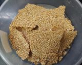 तील की चिक्की(Til ki chikki recipe in Hindi) रेसिपी चरण 4 फोटो