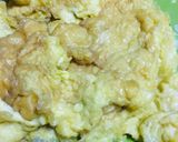 รูปขั้นตอนการทำที่ 2 ของ หมูทอดกระเทียมหมักน้ำปลา กับ ไข่เจียว