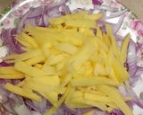A picture of step 1 of Piyaz ke pakoray.