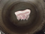 ยำไข่แดงเค็ม หมูกรอบ