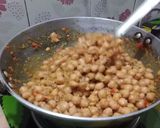 A picture of step 7 of Punjabi chole.