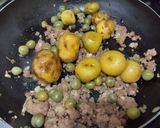 Foto del paso 5 de la receta: Pasteles🥐 rellenos de carne molida🥩, arveja y papa criolla🥔🌰😜